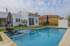 Adele's Apartment with Pool, 5 minutes walk to the beach